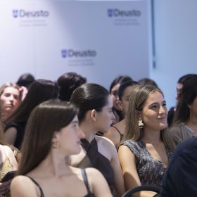 DEUSTO. CLUB ALUMNI. PRIMERA PROMOCION DE ENFERMERIA. DONOSTIA. 
